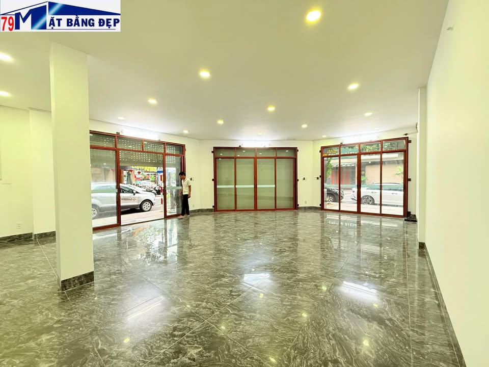 Cho thuê mặt bằng căn góc 2 mặt tiền 100m² giá 20 triệu - Vị trí đắc địa tại Nha Trang!