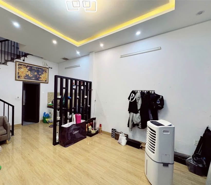 Nhà 3 tầng tại Trần Cao Vân, Liên Chiểu, Đà Nẵng, 73m² giá 4.35 tỷ - Đầu tư sinh lời hấp dẫn!