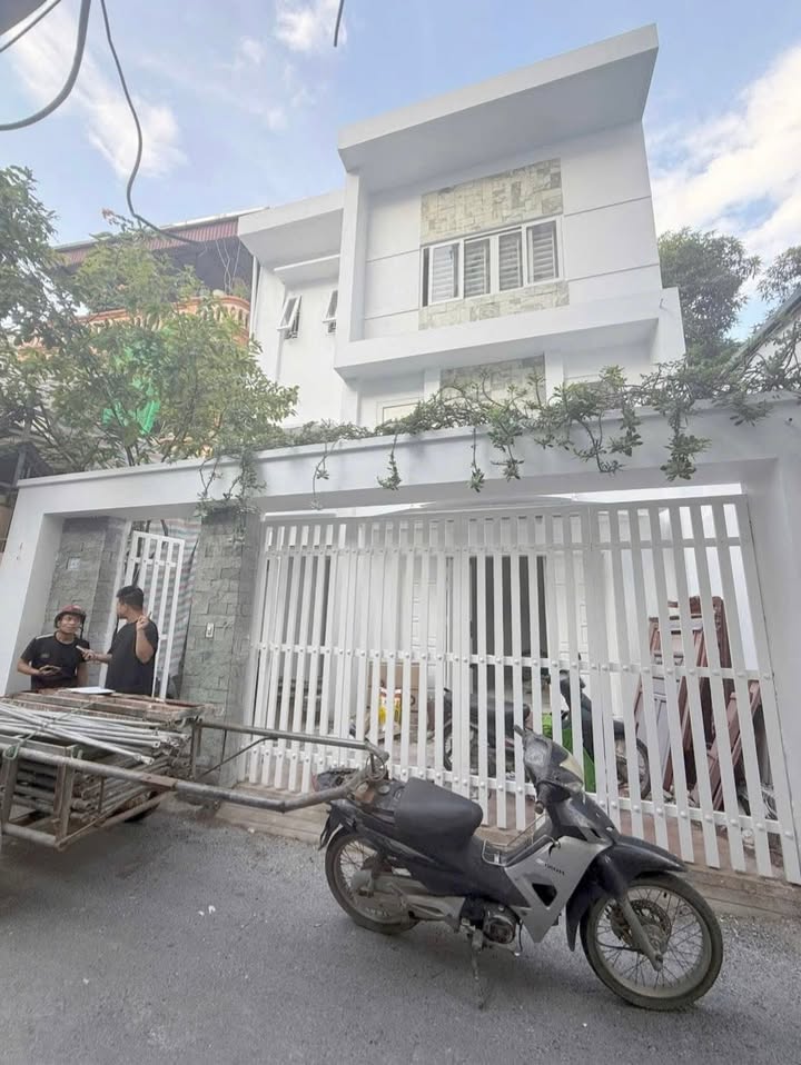 Townhouse Nguyễn Văn Cừ Long Biên 127m² giá 24 tỷ - Sẵn sàng sở hữu ngay!