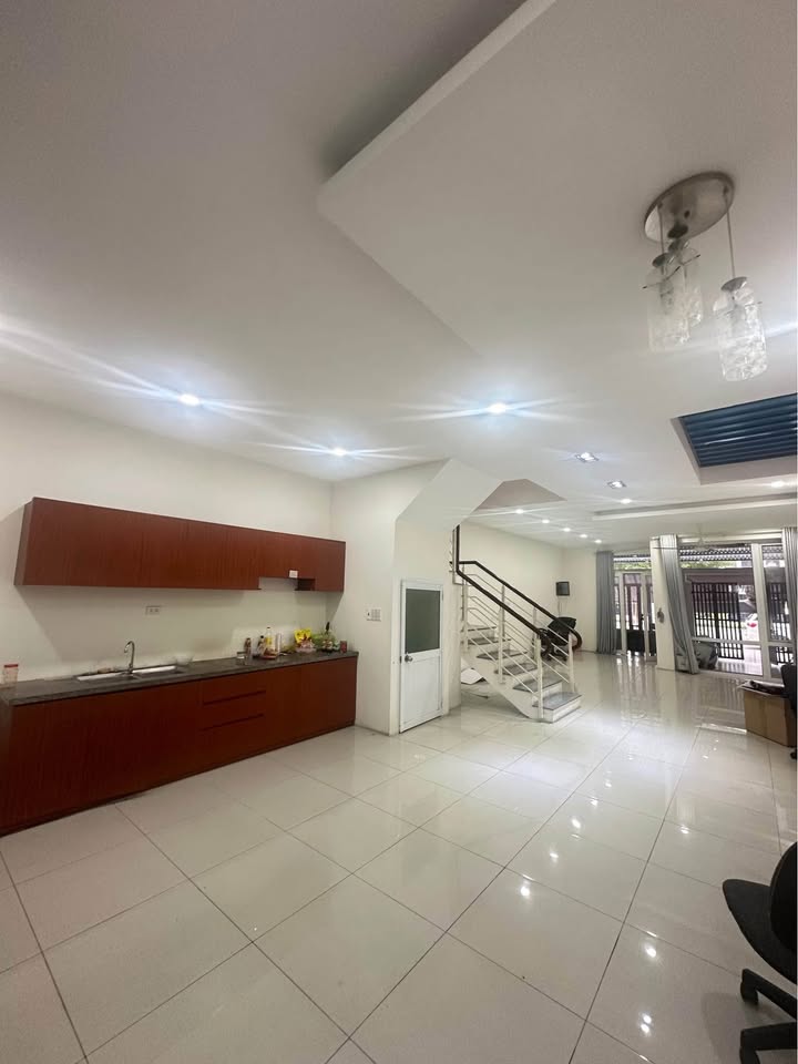 Nhà cho thuê mặt tiền Tô Hiệu 100m² giá 20 triệu - Thiết kế hiện đại, sẵn nội thất!