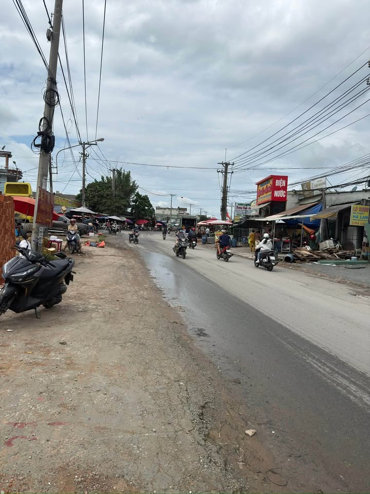 Đất mặt tiền đường Liên Huyện, Tân Bình, Dĩ An 100m² giá 5 tỷ - Kinh doanh sầm uất!