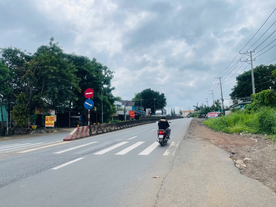Đất nền mặt tiền Quốc Lộ 1A, Huyện Thống Nhất, 630m² giá 5.9 tỷ - Cơ hội kinh doanh tuyệt vời!