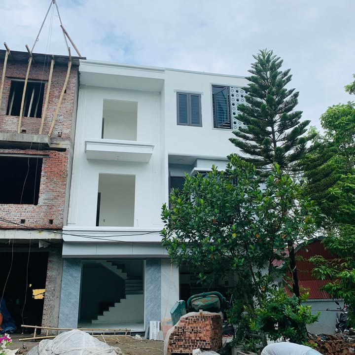 Nhà 3 tầng Trần Lãm, Thái Bình 36m² giá chỉ 1 tỷ - Ô tô vào tận nhà!