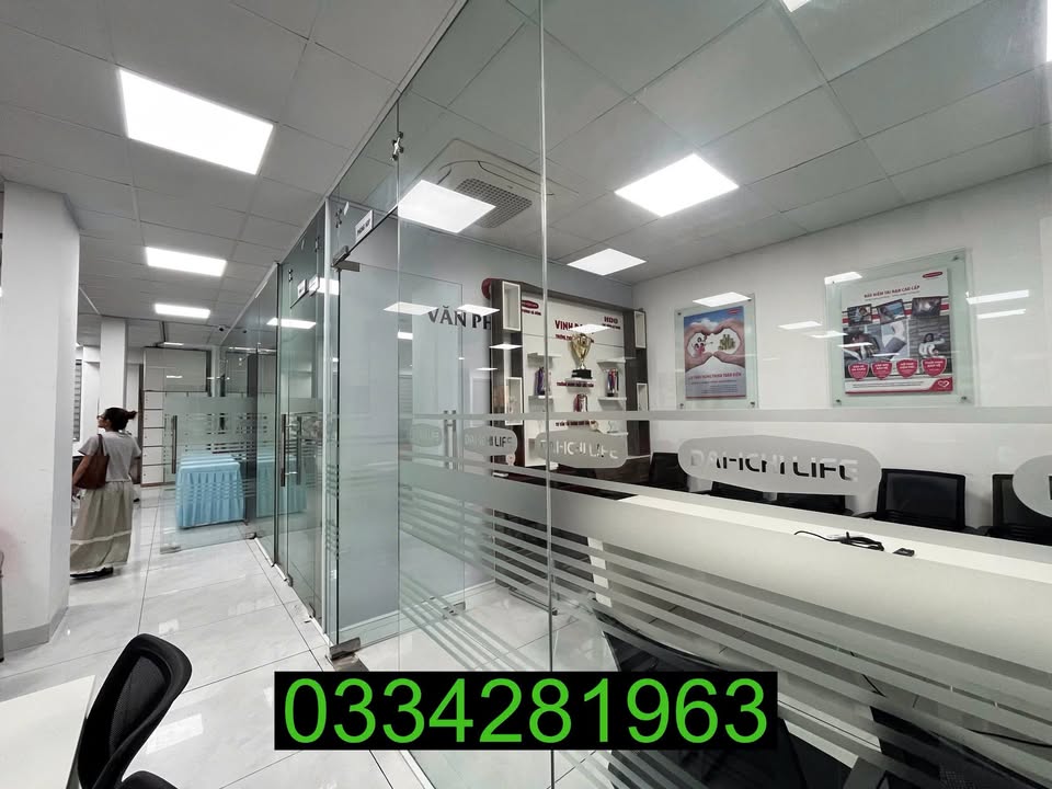 Văn phòng cho thuê Tố Hữu 250m² giá 45 triệu - Chia sẵn phòng tiện ích!