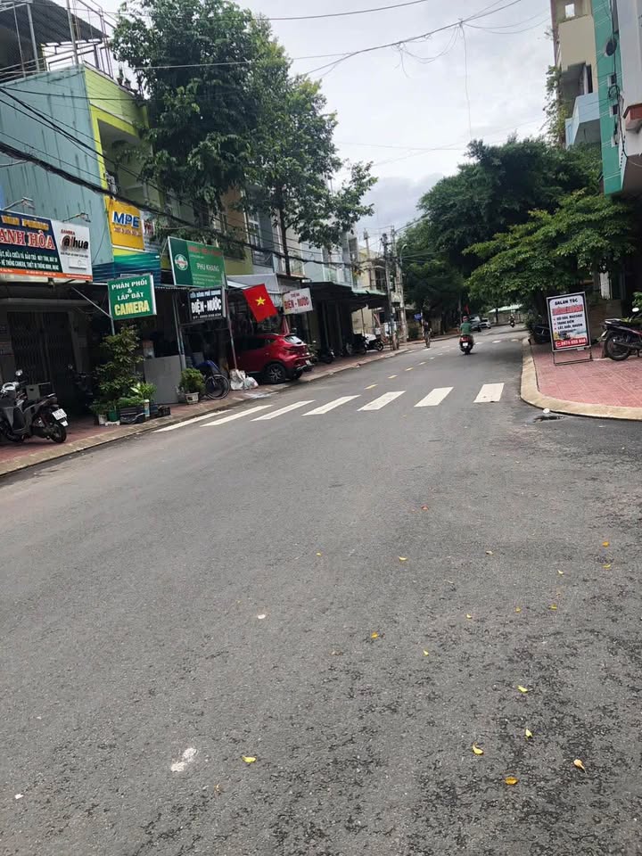 Nhà Mặt Tiền Kinh Doanh Xuân Thủy, 42m² giá 3 tỷ - Đầu tư sinh lời ngay!