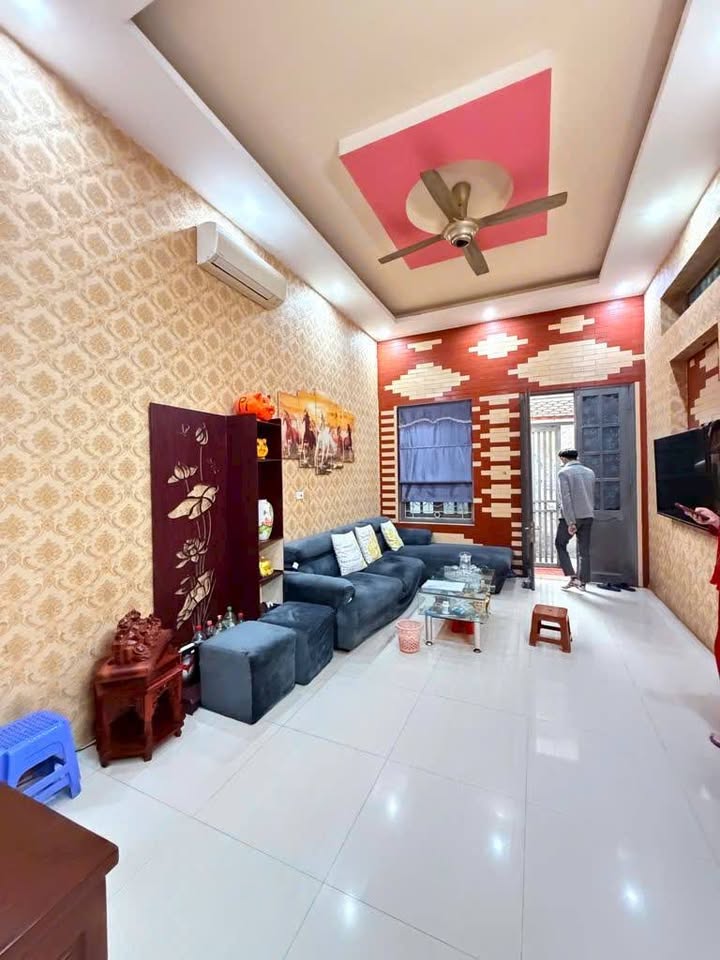 Đất Lĩnh Nam 72m² giá 9.7 tỷ - Lô góc thoáng sáng, ngõ thông!