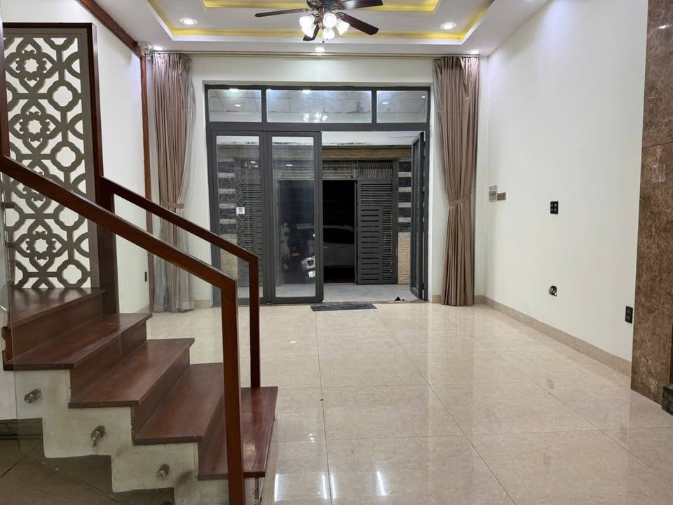 Nhà mặt tiền đường Cống Lở, Quận Tân Bình, 75m² giá 13.5 tỷ - Thiết kế đẹp, nội thất cao cấp!