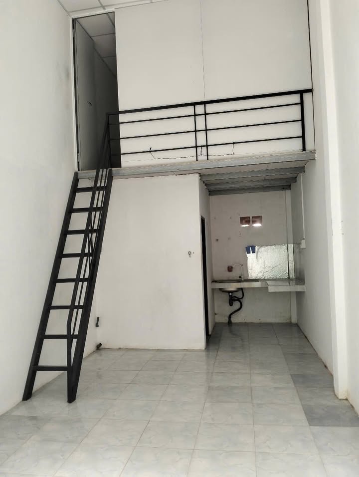 Cho thuê trọ mặt tiền Hoàng Quốc Việt 25m² giá chỉ 2 triệu - Gần đại học FPT chỉ 3 phút!