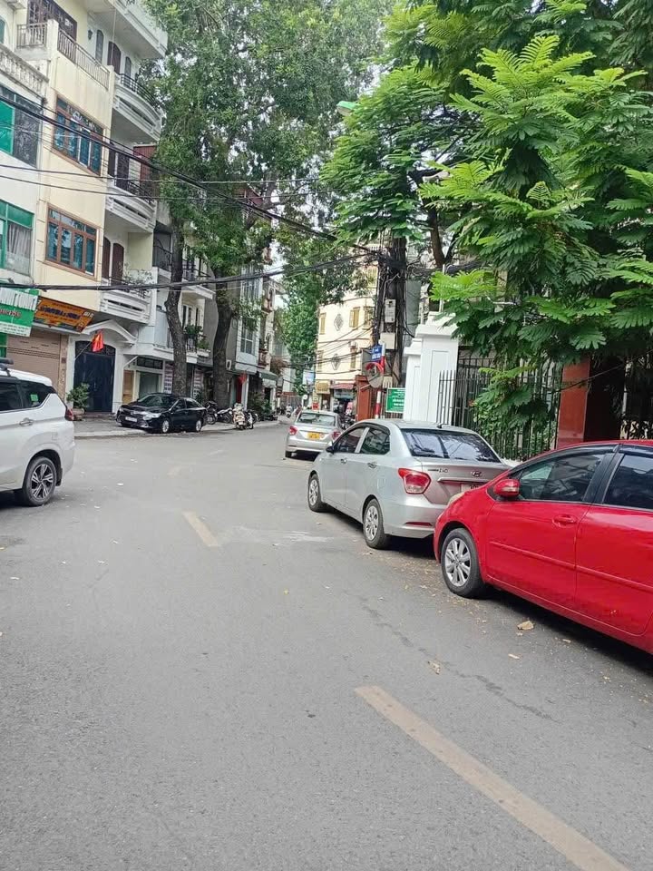 Nhà 4 tầng Vĩnh Hưng 33m² giá 700 triệu - Ô tô đỗ cửa tiện lợi!