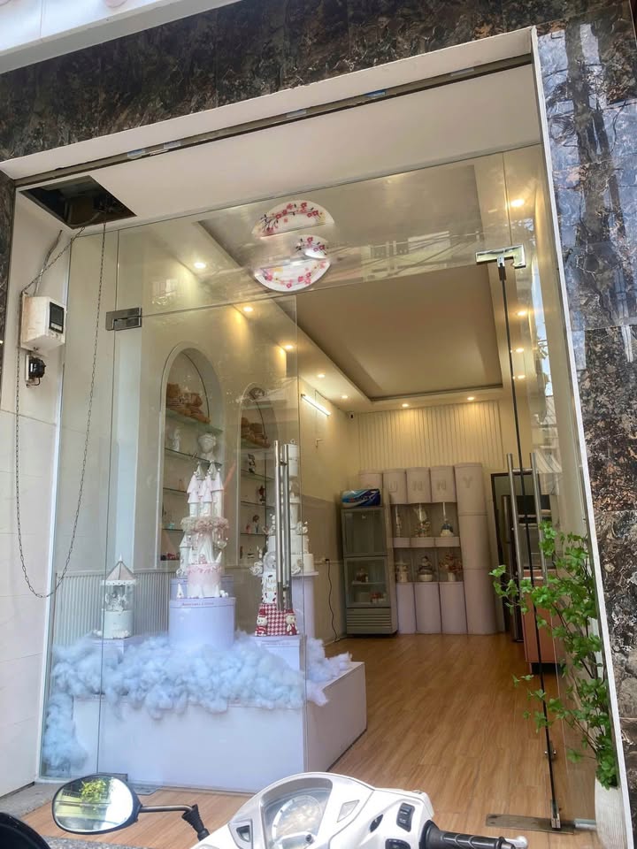 Cho thuê mặt tiền 2 tầng đường Huỳnh Thúc Kháng, Hải Châu 50m² - Kinh doanh thuận lợi!