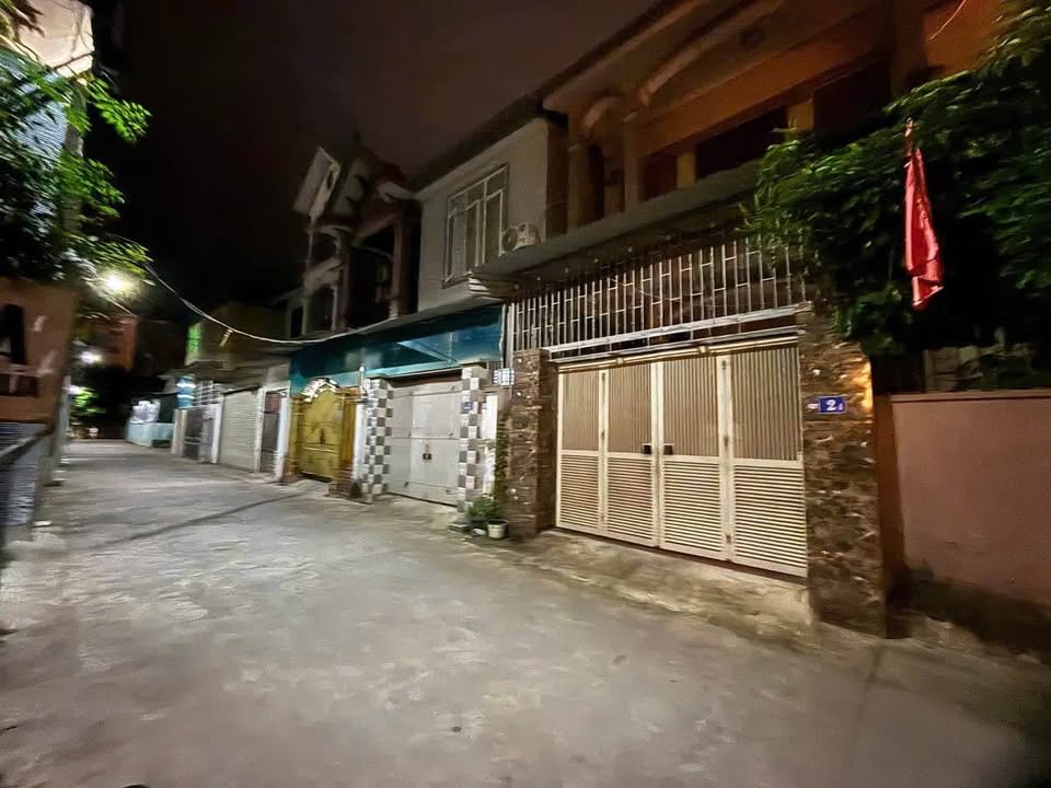 Nhà 2 tầng lối 2 Nguyễn Văn Cừ, 107m² giá 4.95 tỷ - Vị trí đắc địa, tiện lợi cho cuộc sống!