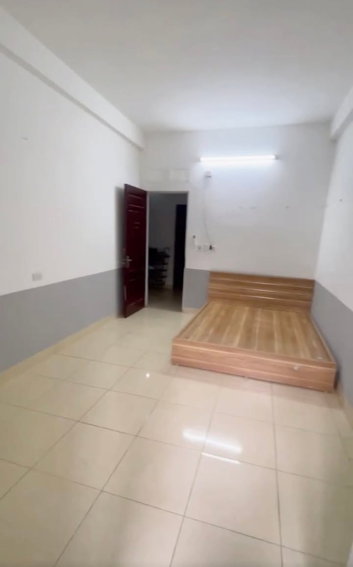 Phòng cho thuê đẹp tại Ngách 12 Ngõ 58 Nguyễn Khánh Toàn, 30m² chỉ 4 triệu/tháng!