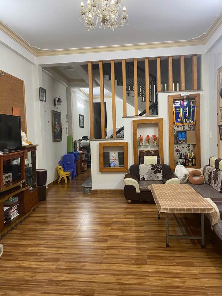 Nhà phố đường Nguyễn Trung Trực, Đà Lạt 94m² giá 6.2 tỷ - Thiết kế hiện đại, sẵn sàng vào ở!