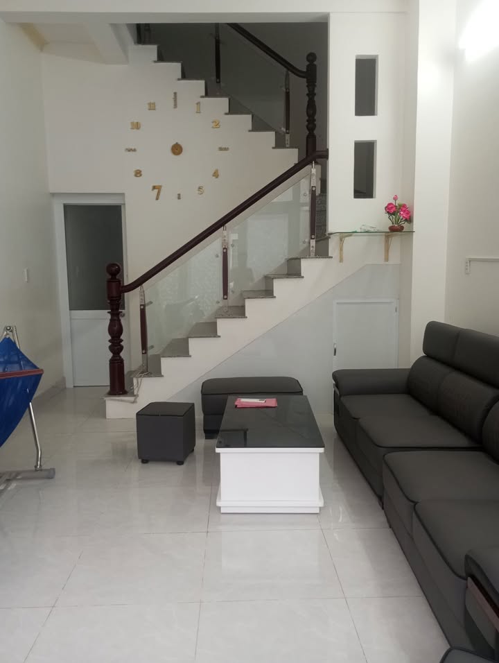 Nhà cho thuê 1 trệt 1 lầu tại Phú Lợi, Sóc Trăng - Giá 6 triệu/tháng - Full nội thất