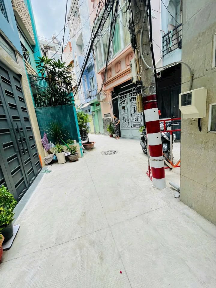 Nhà 3 Tầng Hoàng Văn Thụ, Tân Bình 30m² giá 4.5 tỷ - Hẻm an ninh, thu nhập ổn định!