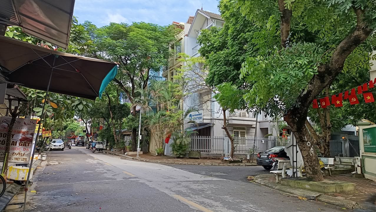 Cho thuê FrontHouse mặt phố Văn Quán 230m² - Thiết kế hầm để xe riêng