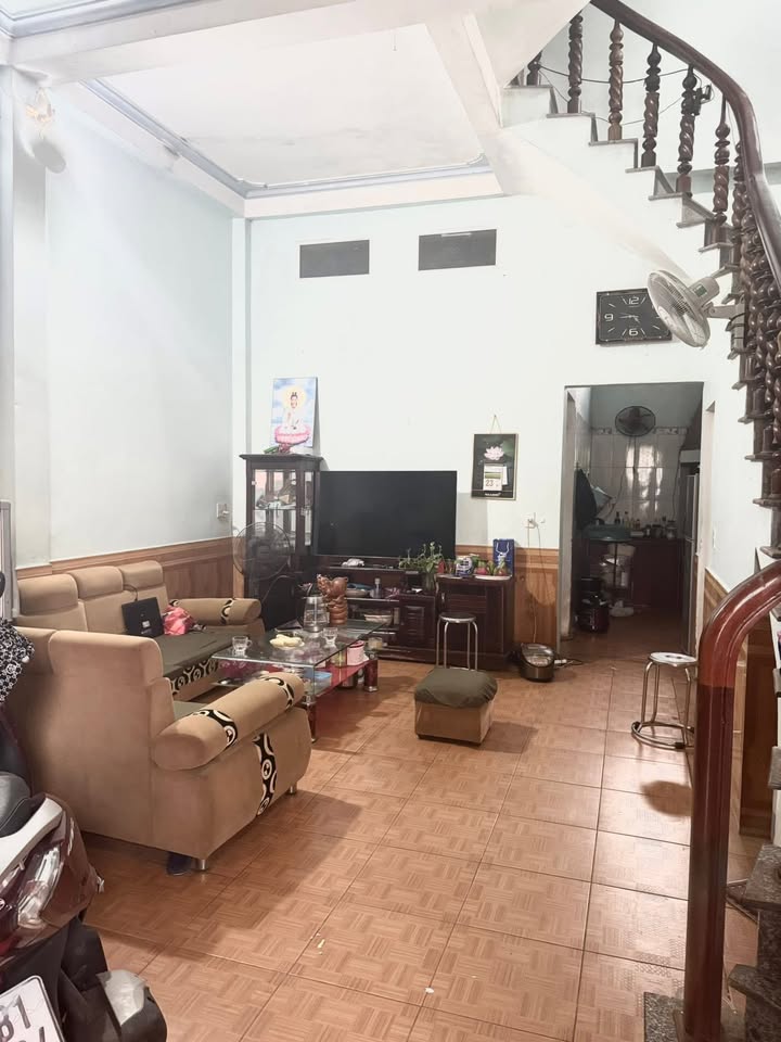 Nhà 2 tầng 1 tum tại Ngọc Hà 60m² giá 5.76 tỷ - Chính chủ bán gấp!