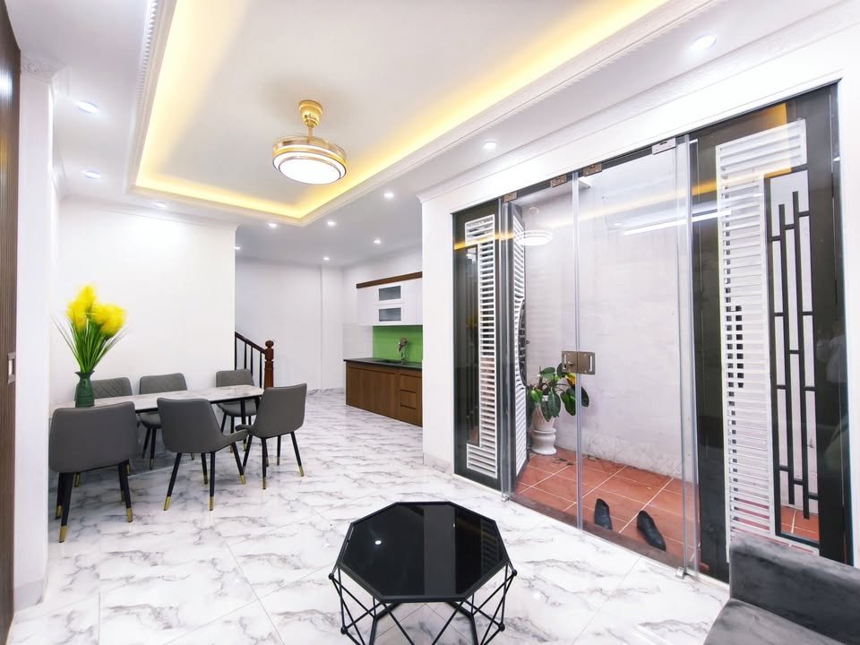 Nhà đẹp 48m² 5 tầng phố Thanh Lân, Vĩnh Hưng - Giá chỉ 6.8 tỷ!