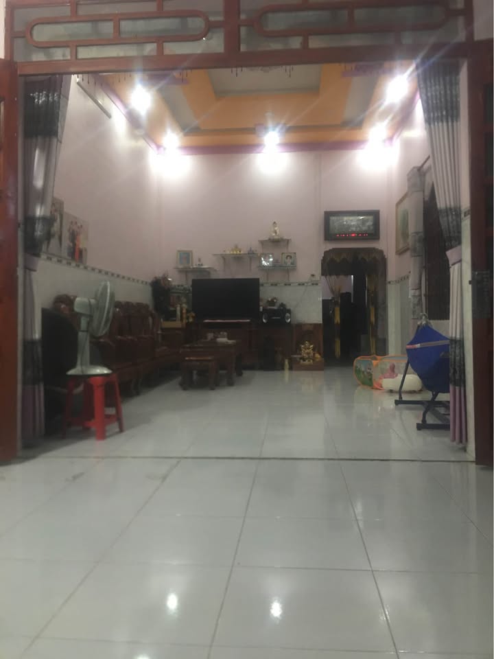 Nhà bán Tiến Hưng, Đồng Xoài 14000m² chỉ 1.7 tỷ - Sân đậu ô tô, thiết kế đẹp!