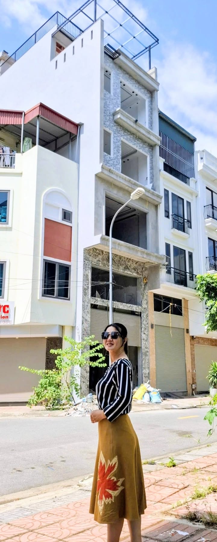 Nhà phố kinh doanh Ngọc Thụy 55m² giá 24 tỷ - Vị trí đắc địa gần công viên!