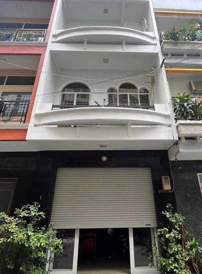 Nhà nguyên căn mặt tiền sau đường Tô Hiến Thành, Quận 10 - 5PN, giá 28 triệu/tháng