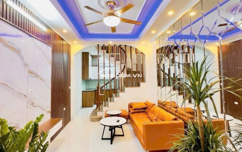 Nhà đẹp Lĩnh Nam 30m² giá 5 tỷ - Sổ đỏ sang tên ngay!