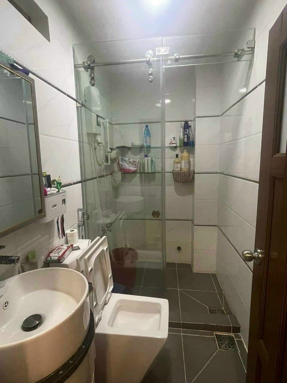 Bán nhà mặt tiền Sư Vạn Hạnh, Quận 10, 43m² - Kinh doanh sầm uất chỉ 13.3 tỷ