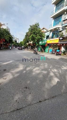 Lô đất 50m² phố Việt Hưng giá 8.4 tỷ - Sổ đỏ chính chủ, ô tô vào tận nơi!