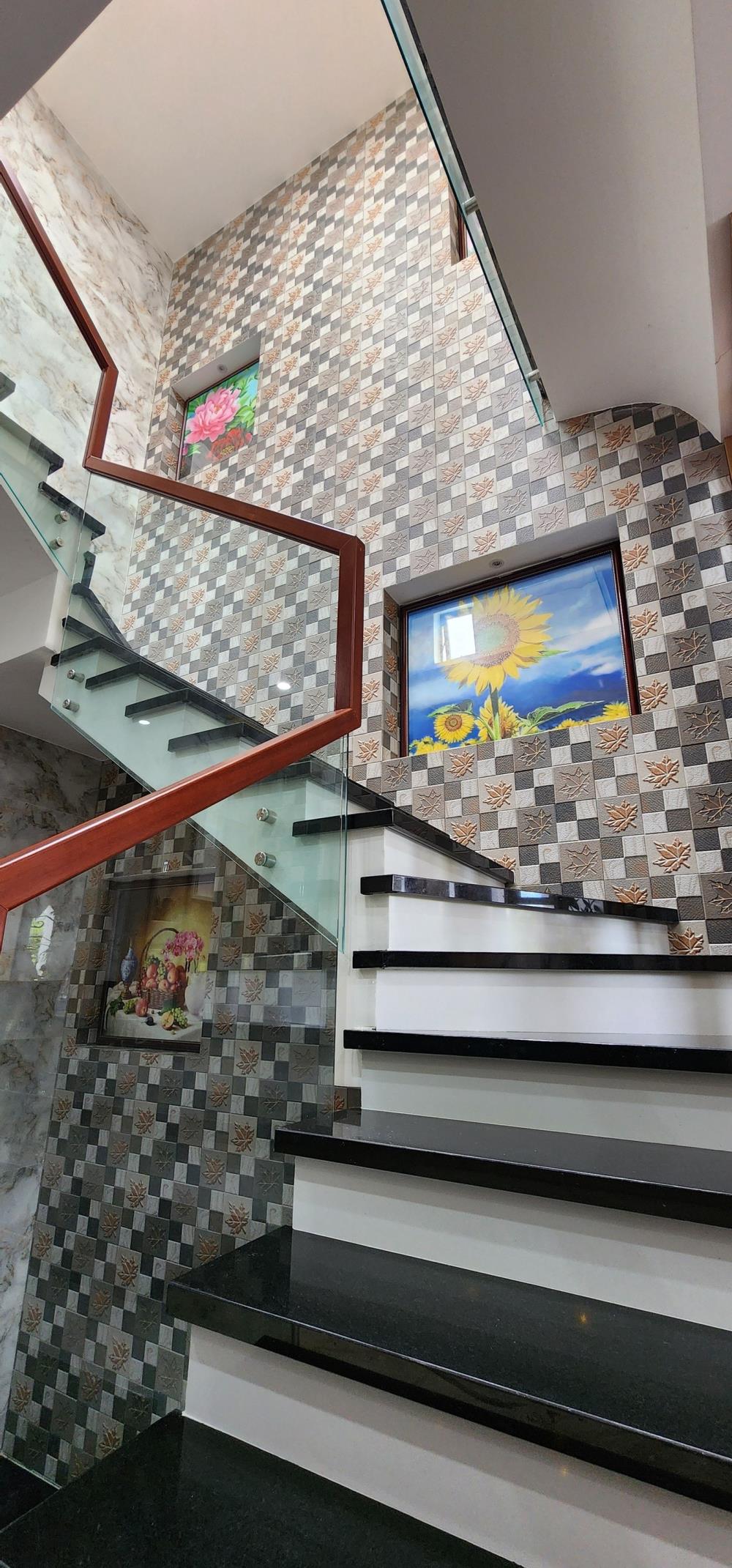 Nhà 3 tầng mặt tiền đường Diệp Minh Châu 100m² giá 7.99 tỷ - Kiến trúc hiện đại, nội thất lung linh!