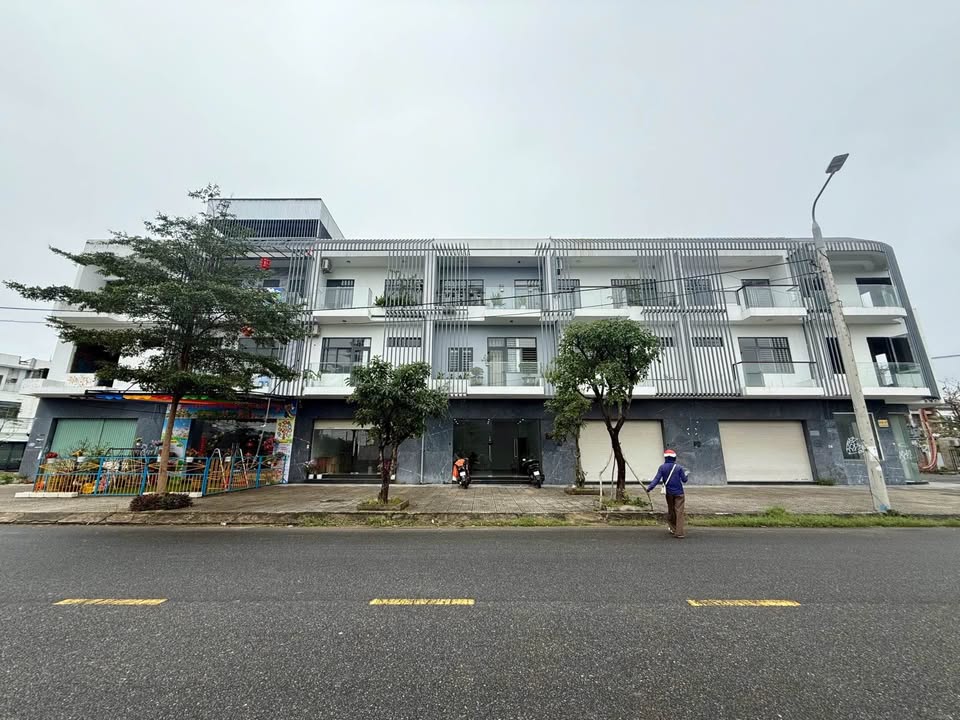 Cho thuê nhà 3 tầng mặt tiền Lý Nhật Quang 120m² - Địa điểm lý tưởng cho kinh doanh!