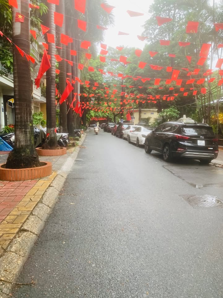 Nhà cho thuê nguyên căn Đỗ Quang, Cầu Giấy - 5 tầng, 8 phòng ngủ, hợp tác kinh doanh tuyệt vời!