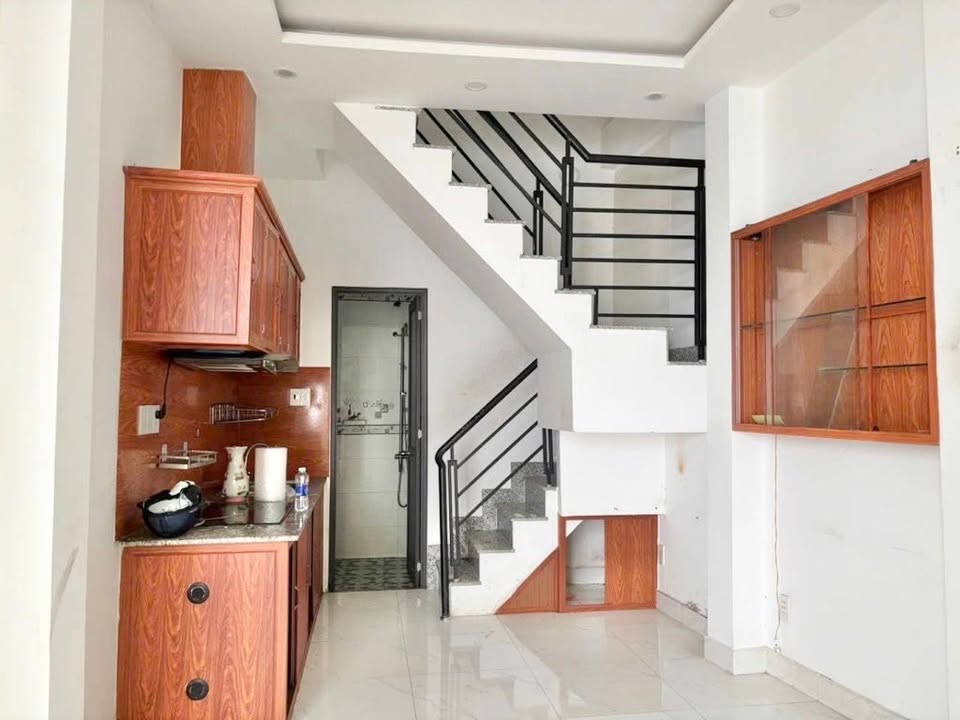 Nhà riêng đường Cách Mạng Tháng 8, quận 10, diện tích 27m² - Sổ hồng chính chủ, giá chỉ 4 tỷ!