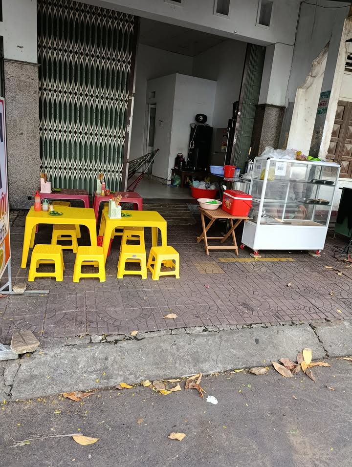 Cho thuê mặt tiền Lý Thái Tổ, Quy Nhơn - Vỉa hè rộng, thích hợp kinh doanh