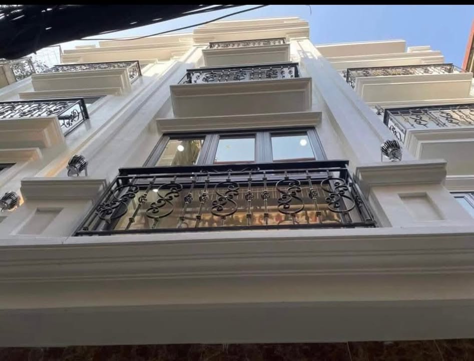 Nhà Phố Phạm Văn Đồng 33m² giá 7 tỷ - Xây mới, ô tô đỗ gần!