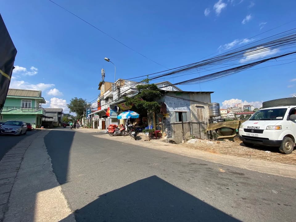 Bán đất trống 240m² mặt tiền đường nhựa Phường 8, Đà Lạt - Giá chỉ 16.5 tỷ!