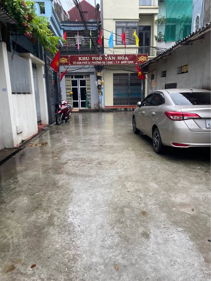 Nhà 2,5 tầng Hạ Long 57m² giá 2,4 tỷ - Hướng Tây Bắc, ô tô tránh nhau thoải mái!