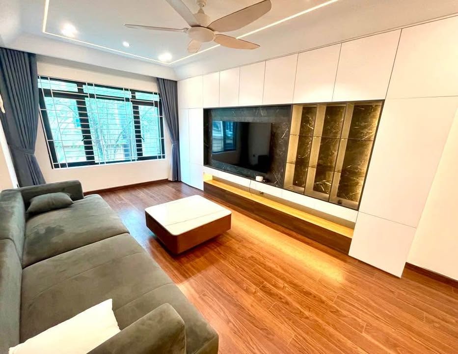 Nhà 6 tầng thang máy trên trục Đào Tấn - Nguyễn Khánh Toàn 36m² giá 9 tỷ - Sẵn sàng vào ở!