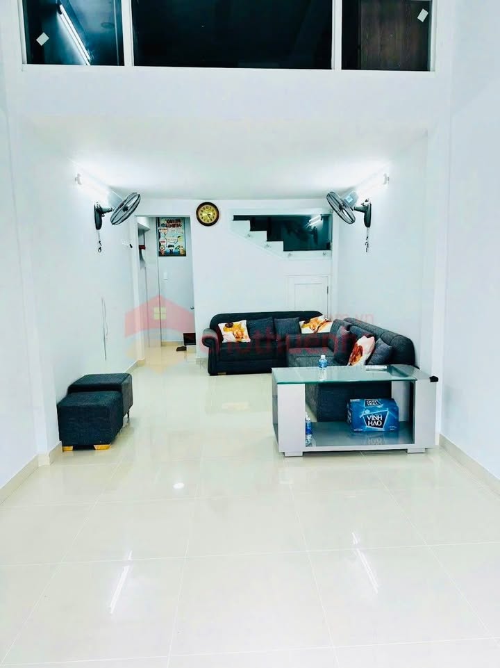 Nhà cho thuê 2 mặt tiền đường Lê Văn Sỹ quận Phú Nhuận 42m² - Kinh doanh tự do!
