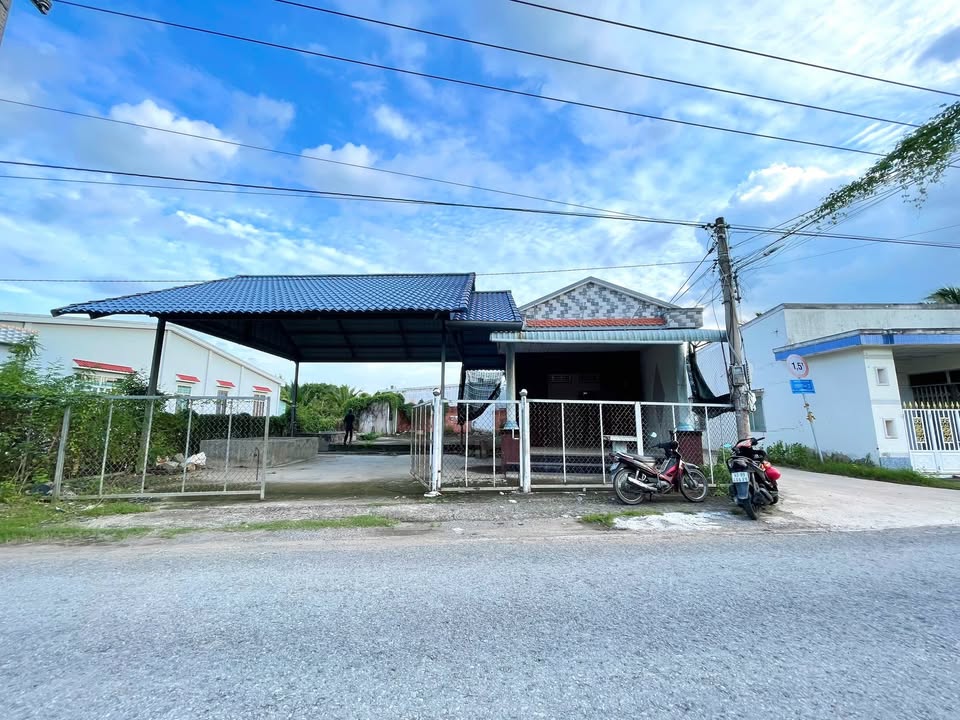 Nhà mặt tiền Đường Huyện Lộ 94C, Mỹ Tho 266m² giá 4 triệu - Khu du lịch nhộn nhịp!