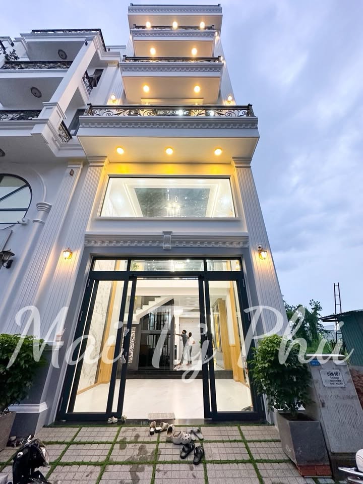 Nhà mới xây khu dân cư Hoàng Quốc Việt, Quận 7, 62m² giá 12.9 tỷ - Thiết kế hiện đại, có thang máy!
