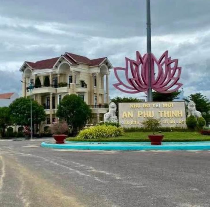 Bán lô đất góc 2 mặt tiền Đường Yongsan và Hoàng Minh Giám 112,5m² - Giá chỉ 4,9 tỷ VND!