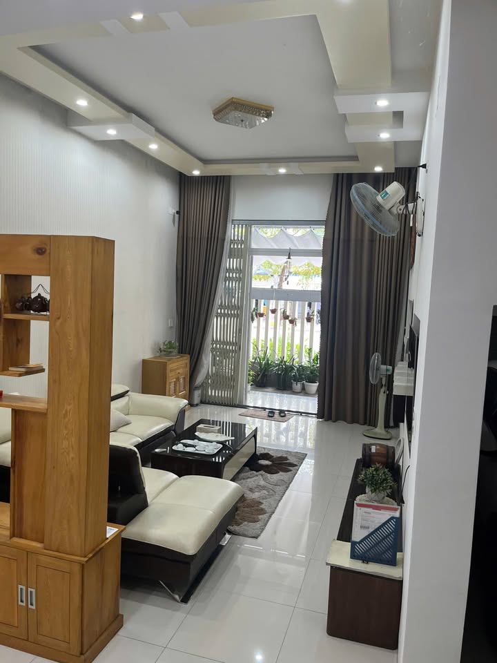 Nhà 3 Tầng Mặt Tiền Đường Hồ Nghinh, Tam Kỳ 175m² - Đầy Đủ Tiện Nghi, Sẵn Sàng Vào Ở!