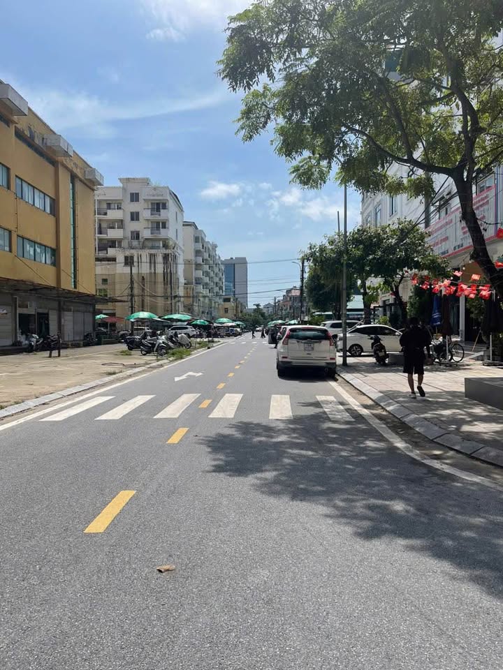 Nhà áp góc 4 tầng phố Ngô Gia Tự Móng Cái 81m² - Đầu tư sinh lời ngay!