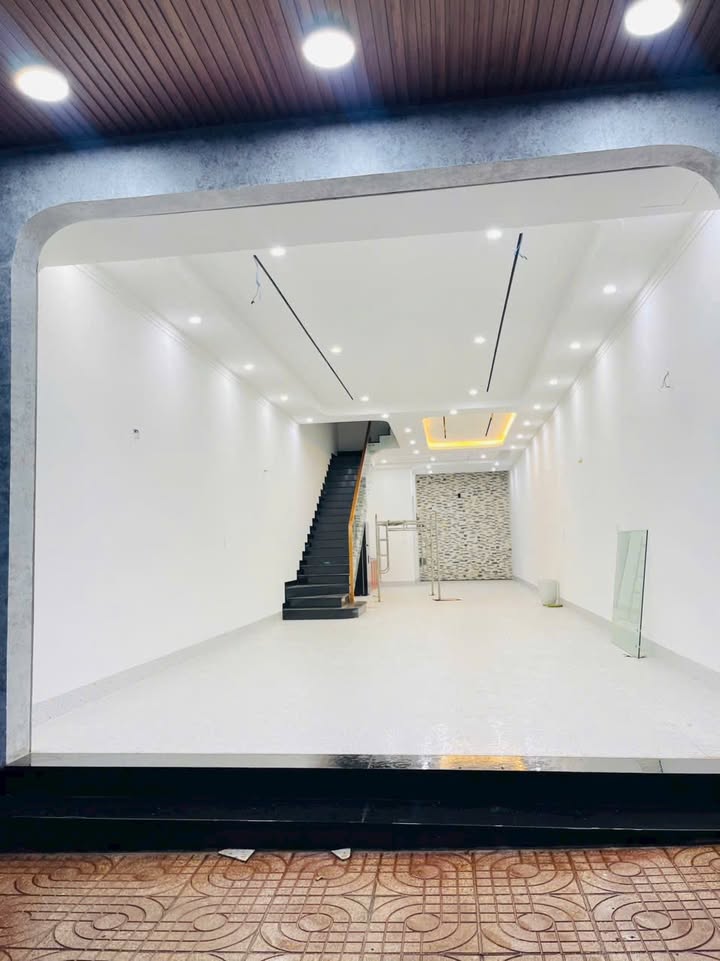 Nhà mặt tiền đường 10/3 Buôn Ma Thuột 110m² giá 12 triệu - Sẵn sàng kinh doanh!