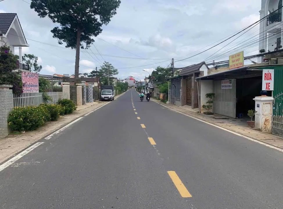 Đất nền đường Hồ Xuân Hương, Đà Lạt 74m² giá 2.55 tỷ - Khu dân cư sầm uất!