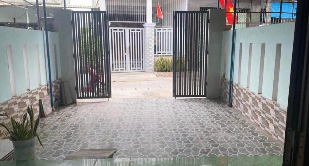 Nhà hẻm 168 Nguyễn Chí Thanh 125m² giá 1.5 tỷ - Sân ô tô, hướng Tây