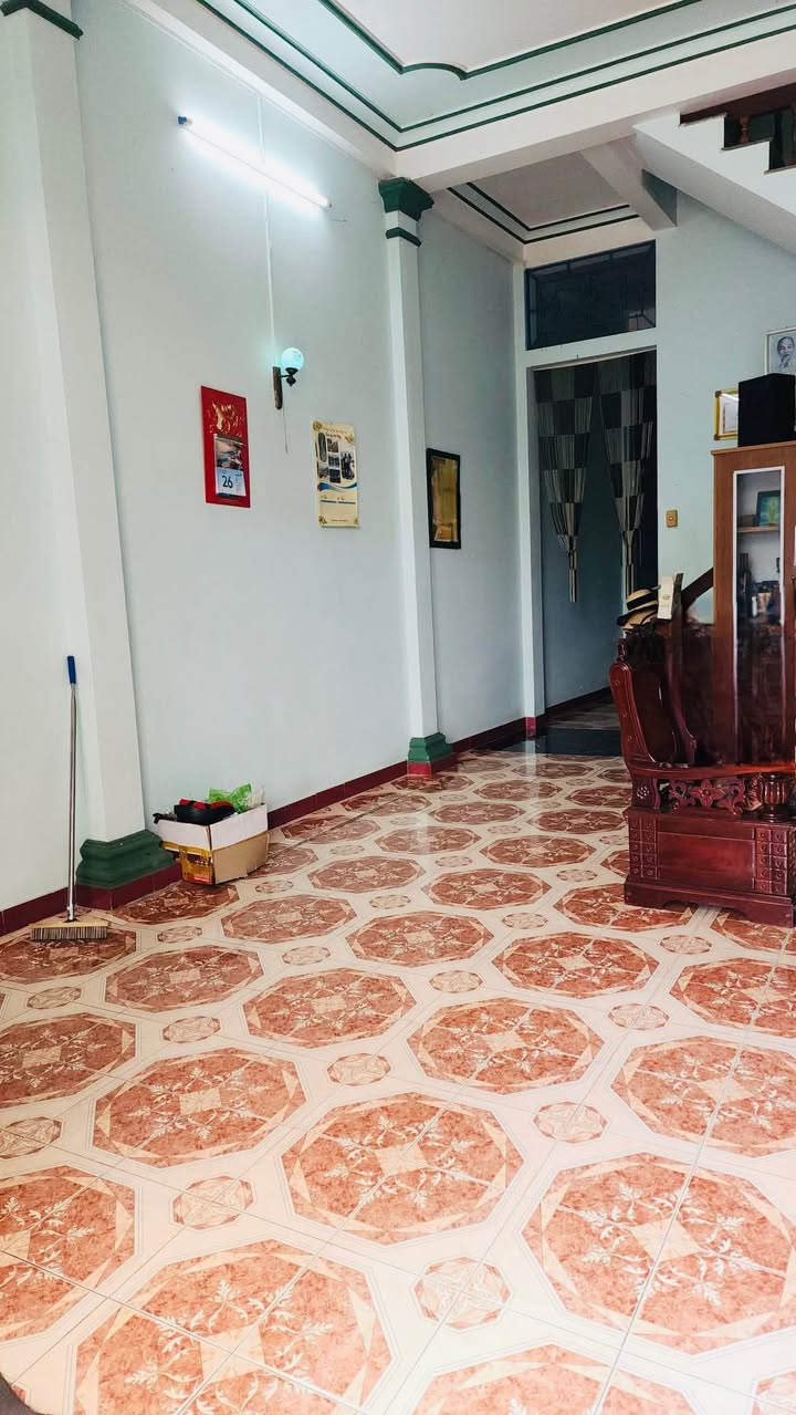 Nhà mặt tiền Đinh Tiên Hoàng, Quảng Ngãi 107m² giá 3.5 tỷ - Xây dựng kiên cố, thương lượng ngay!