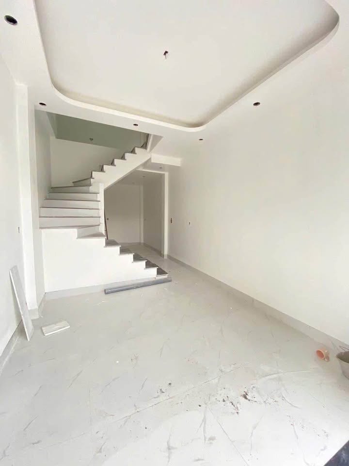 Nhà 3 tầng Tiền Phong 40m² giá 1 tỷ - Ngõ thông ô tô thoải mái!