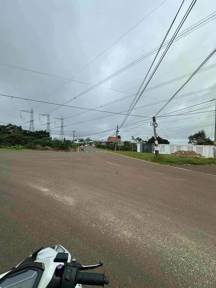 Đất nền Di Linh 1576m² - Giá thỏa thuận, mặt tiền 95m, cơ hội đầu tư tuyệt vời!