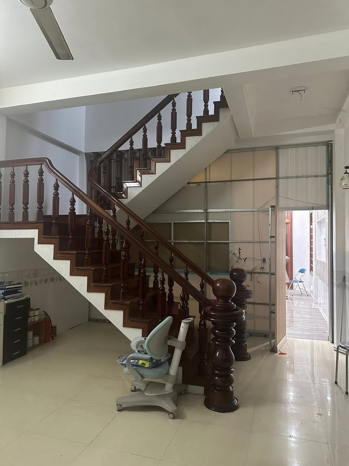 Nhà 2 tầng phường 9 Tuy Hòa 180m² giá 2 tỷ - Nhà mới đẹp, vào ở ngay!